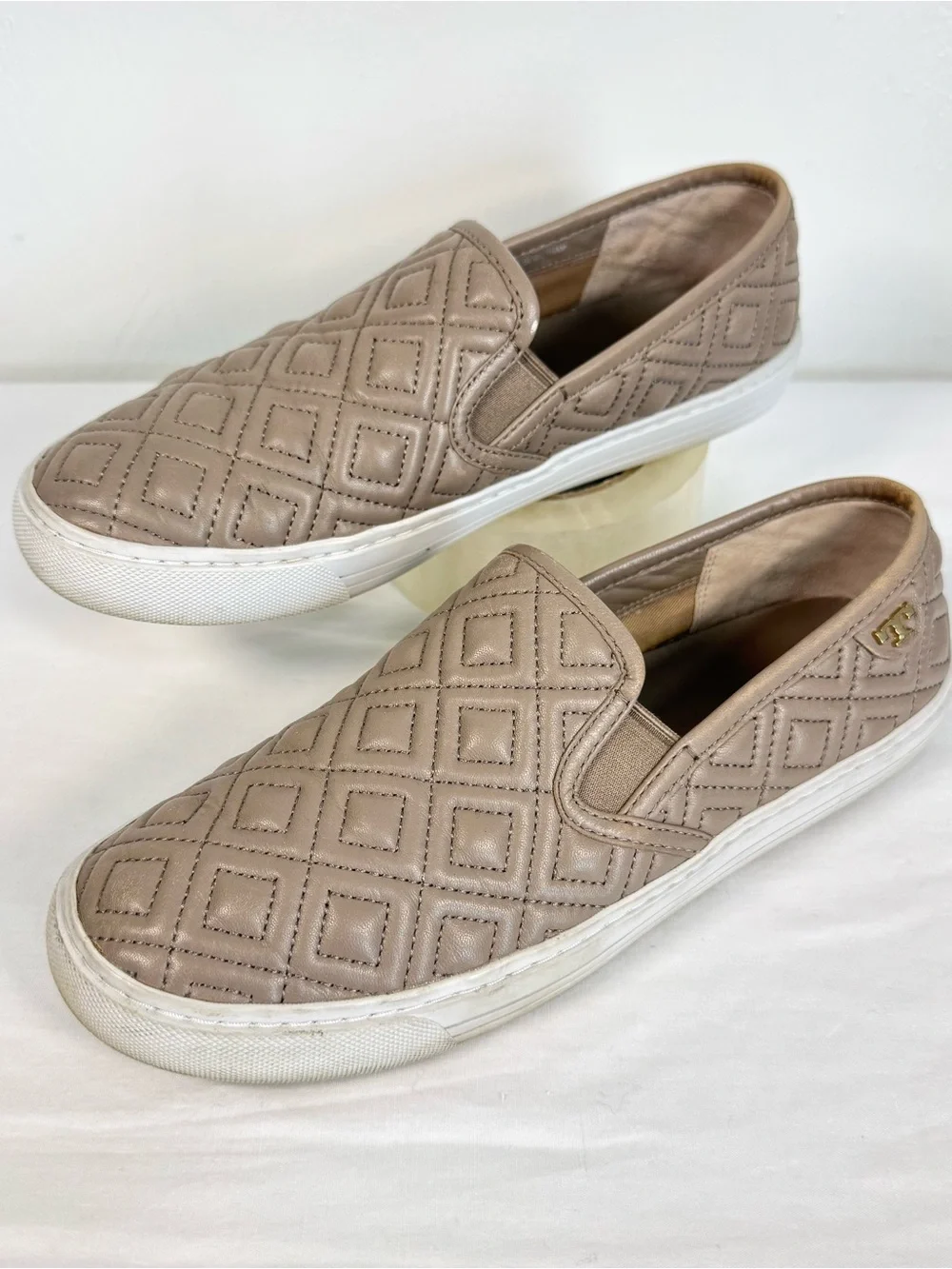 Tory Burch Jesse Quilted Leather Slip On Loafer Shoes Women’s 7.5 M Beige Preppy